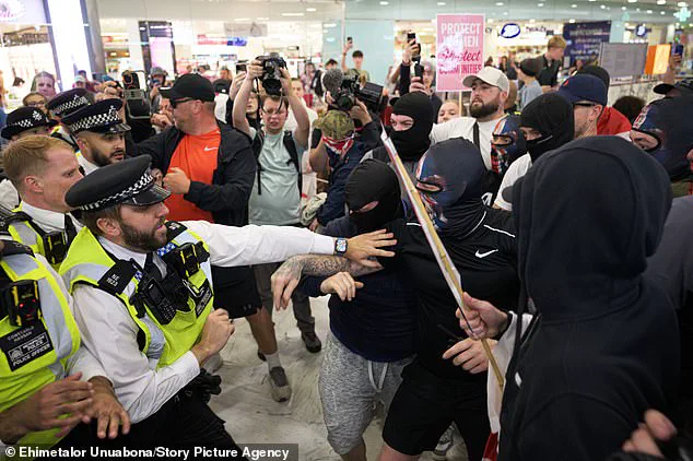 Anti-migrant Protesters Clash with Police at Canary Wharf Shopping Centre as Pepper Spray Used in Violent Confrontation