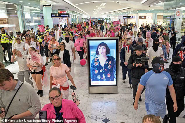 Anti-migrant Protesters Clash with Police at Canary Wharf Shopping Centre as Pepper Spray Used in Violent Confrontation
