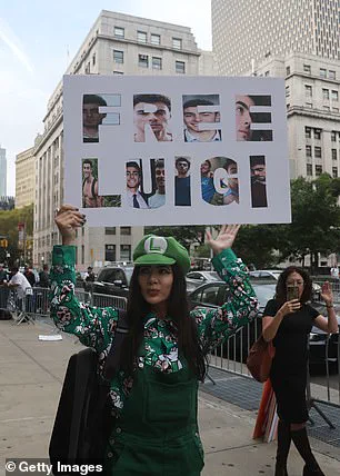 Luigi Mangione Granted $40,000 in Commissary Funds While Awaiting Trial, Prompting Controversy Over Justice System Practices