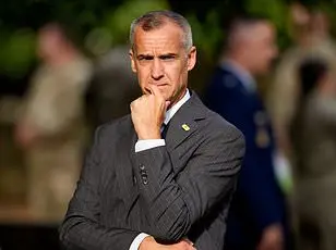 Surreal New Year’s Eve Celebration at Mar-a-Lago as Trump Aides Dance to 'Ice Ice Baby'