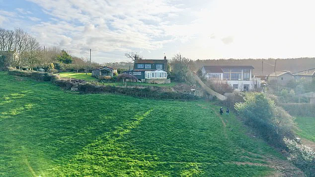 Controversy Over Kelsey Grammer's Alleged Abandonment of £1 Million Home in Portishead