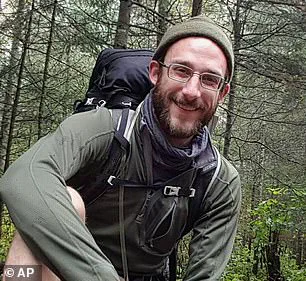 Alleged Illegal Migrant Flees Federal Agents in Dramatic Escape Caught on Camera in Minnesota