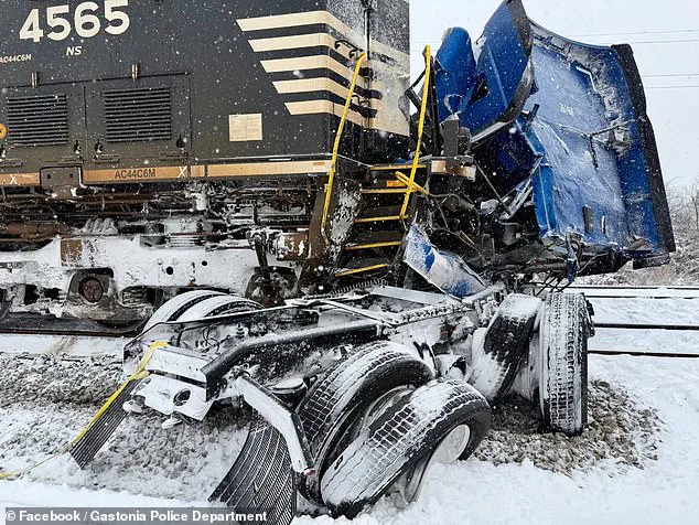 Bomb Cyclone Disrupts Millions Across Southern US, Prompting Extreme Weather Warnings