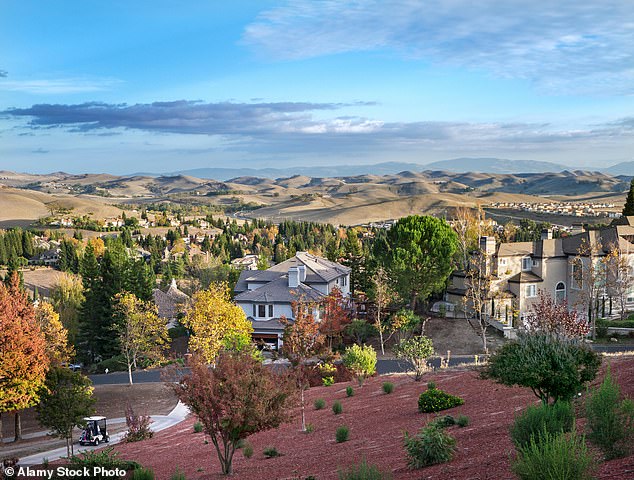 Blackhawk Country Club's Iconic Golf Course Stuck in Legal and Ecological Dilemma as Stagnant Pond Threatens Property Values