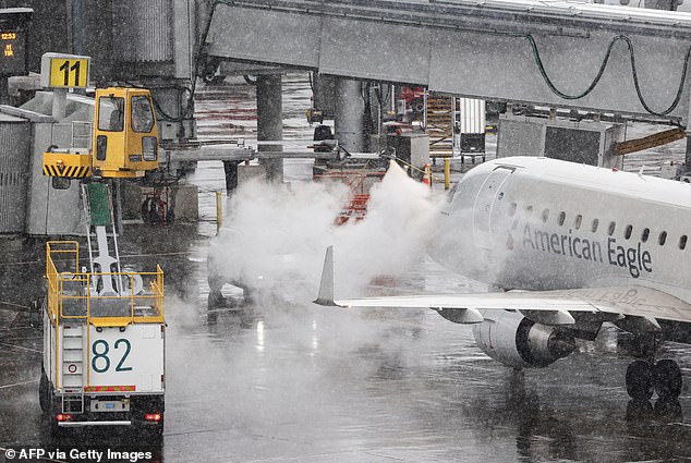 Winter Storm Hernando Disrupts East Coast Travel, Leaving Thousands Stranded and Airlines in Crisis