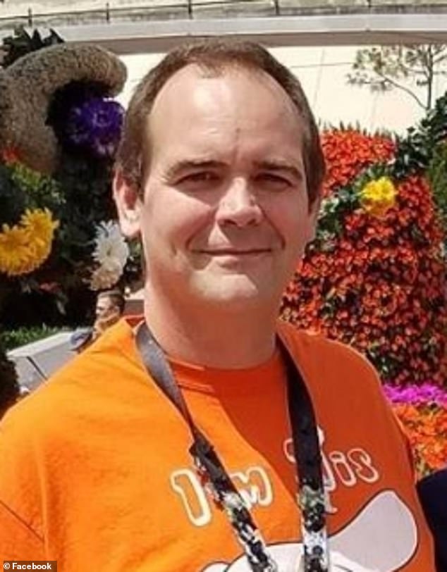 Twistee Treat's Eye-Sore Ice Cream Store Sparks Controversy in Florida Retirement Community