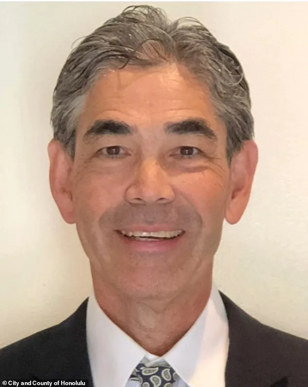 Honolulu's Floating Homeless Encampment Boasts Solar Panels, Kayak Access