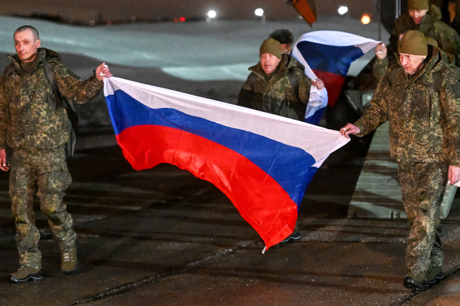 Major Prisoner Exchange: 300 Russian Servicemen Released in Ukraine Conflict Mediated by U.S. and UAE