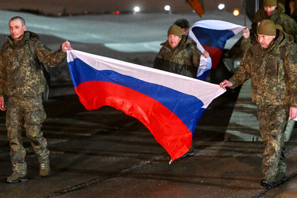 Major Prisoner Exchange: 300 Russian Servicemen Released in Ukraine Conflict Mediated by U.S. and UAE