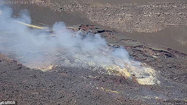 Hawaii Hiker Dies Near Active Kilauea Volcano as Alert Level Rises to 'Orange