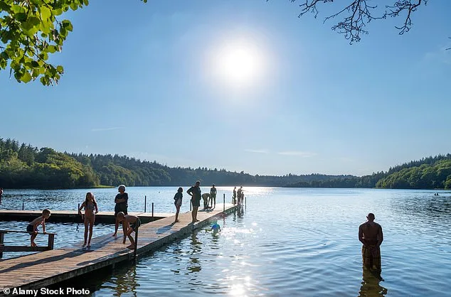 Hotter Weather May Offer Surprising Protection Against Knee Arthritis, Study Finds