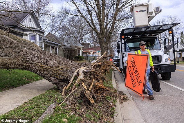 Triple-Threat Megastorm Sweeps U.S., Threatening 200 Million with Unprecedented Chaos, Power Outages, and Life-Threatening Conditions
