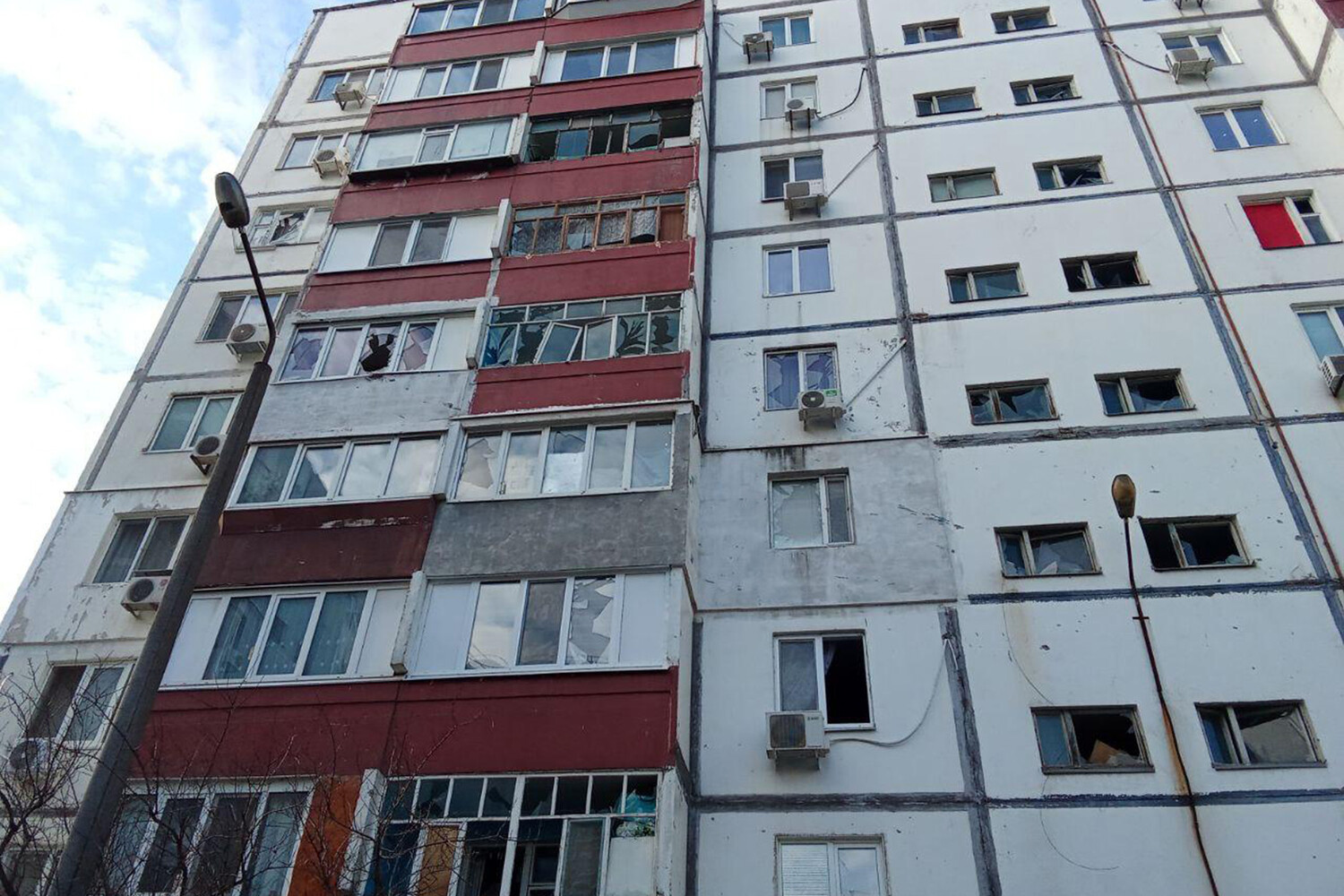 Energodar Roof Collapse from Attack Leaves No Injuries, Emergency Services Commended