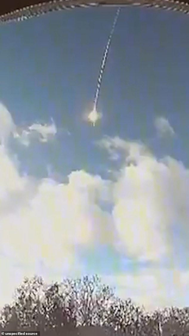 Texas Sky Shocks Witnesses with Zigzagging Fireball Defying Physics