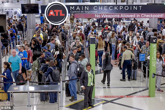 TSA Delays and Shutdown Chaos Threaten Easter Travel as Trump Rejects Compromise