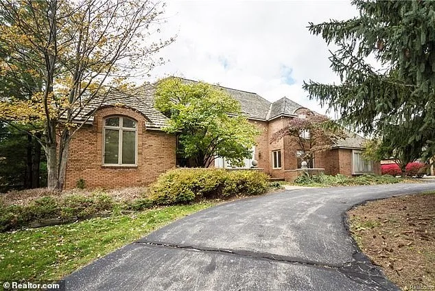 Oscar-Nominated Designer Reveals Aretha Franklin's Private World in New Book