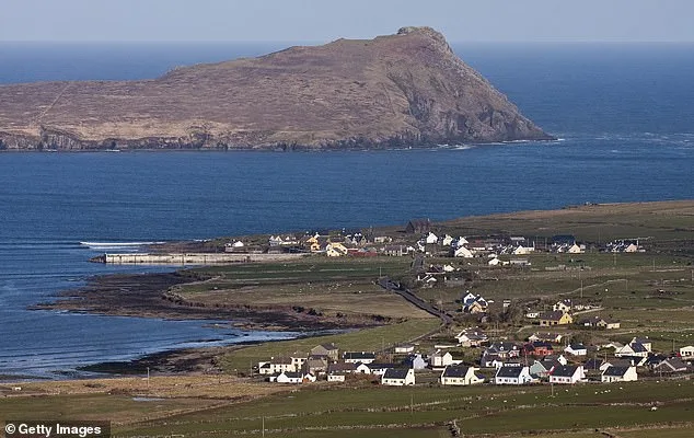 American Tourists in Ireland 'Flag-Jack' to Avoid Political Stigma