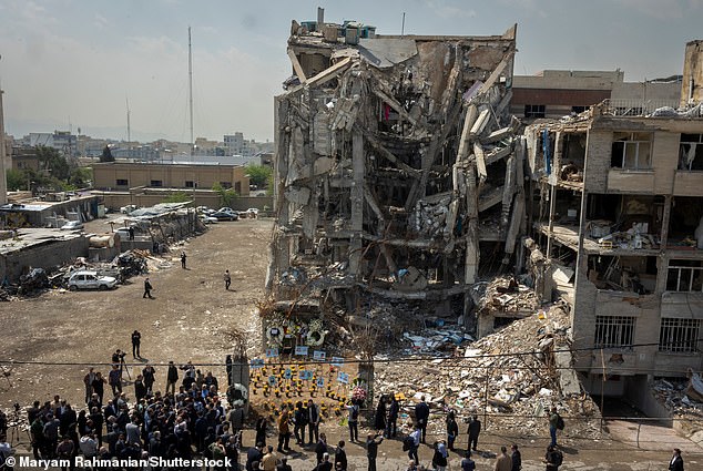 Vance Stays at White House as Iran Peace Talks Hang in Balance