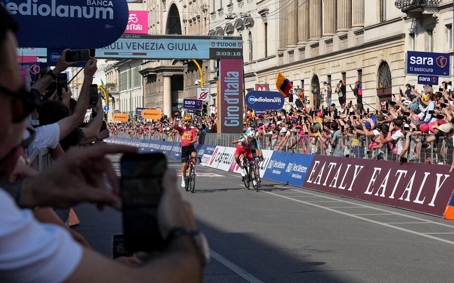 Italian cyclist expelled from Giro d'Italia after violent headbutt crash.