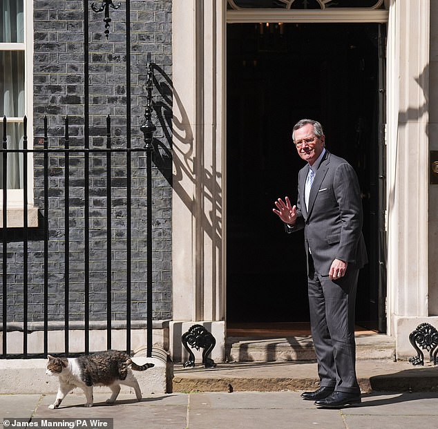 US Ambassador urges UK to stop apologizing and embrace colonial legacy