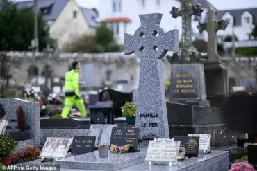 Tomb of Jean-Marie Le Pen vandalized and destroyed in La Trinité-sur-Mer, France