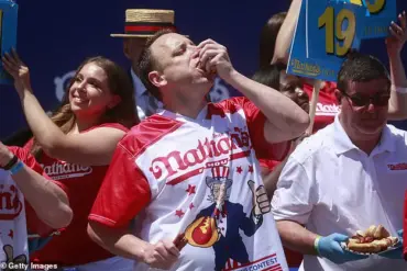 Man's Ambitious Food Challenge with Seven-Pound Burger Lands Him in Hospital