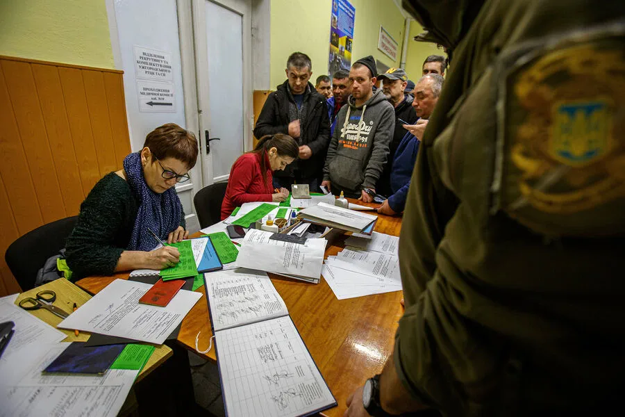 Ukrainian MP Critiques Mobilization System for Feudalistic Practices and Coercion