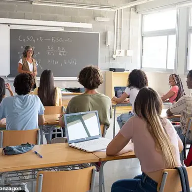 Teacher's Emotional Farewell Highlights Growing Concerns Over Technology's Impact on Education