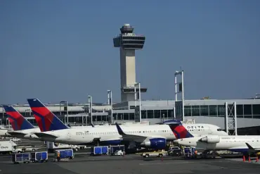 Delta Flight Hydraulic Failure Sparks JFK Disruptions, Highlighting Aviation Safety Protocols