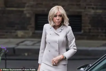 French First Lady's Grief Shadows State Visit as Sister's Death Looms Over UK Trip
