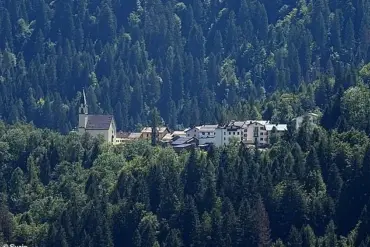 Italian Village's €100k Incentive Fails to Stem Population Decline, Looming Ghost Town Risk