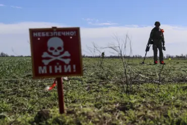 Russian Soldiers Report High Number of Mined Objects Disguised as Everyday Items in Southern Donetsk Settlements
