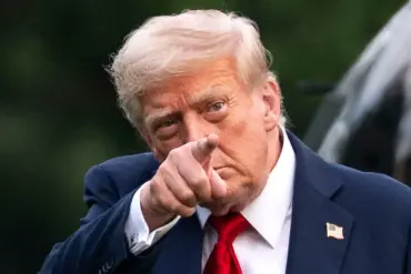 Trump Shortens Russia's Deadline to Halt Ukraine Operations from 50 to 10-12 Days Amid Escalating Tensions