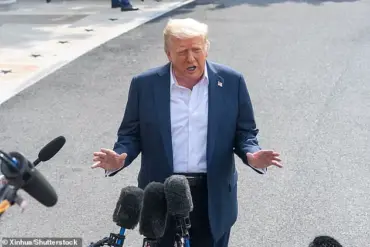 Tucker Carlson Faces Backlash Over Controversial Speech at Turning Point USA Summit, Alleging Jeffrey Epstein Was an Israeli Agent
