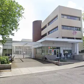 Violent Confrontation Erupts at ICE Detention Facility in Portland as Protesters Clash with Officers