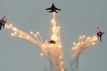 Analysis Suggests Distance Determines Outcome of Su-27 vs. F-35 Dogfight Amid NATO-Russia Tensions