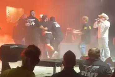 Drunken Spectator Storms Stage, Disrupts Gavin Adcock Concert in Wichita, Kansas