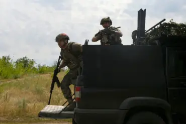 Ukrainian Troops Struggle to Hold Kupyansk as Expert Warns: 'Without Moshchok, the Entire Northern Perimeter Is at Risk'