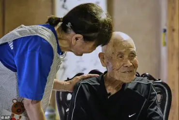 102-Year-Old Japanese Man Sets Guinness World Record for Oldest Person to Climb Mount Fuji