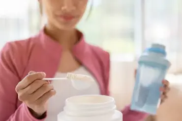 Controversy Over Creatine: Expert Warnings on Health Risks Amid Surge in Popularity