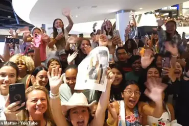 Late-Breaking Chaos: Teen YouTube Star's Makeup Launch Turns to Pandemonium at New Jersey Mall