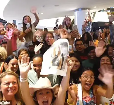 Late-Breaking Chaos: Teen YouTube Star's Makeup Launch Turns to Pandemonium at New Jersey Mall